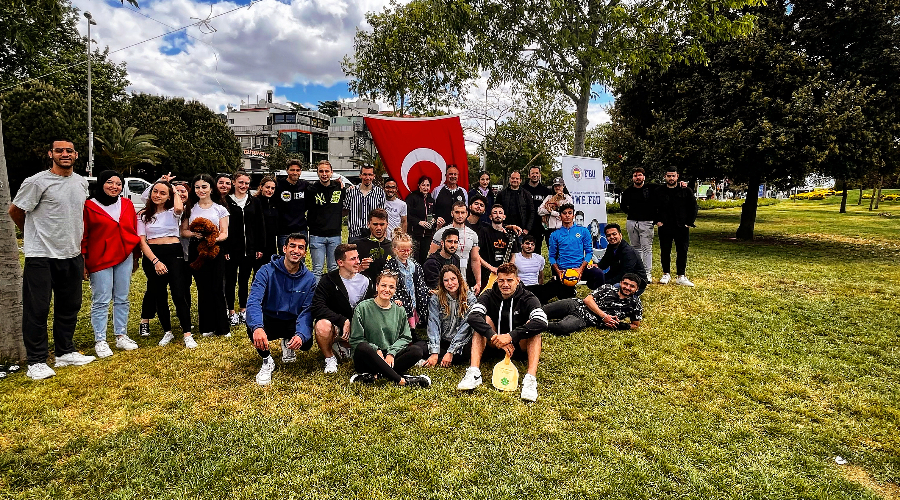 Fenerbahçe Üniversitesi Spor Bilimleri Fakültesi öğrencileri Avrupa Birliği'nin Yeşil Mutabakat (Green Deal) anlaşmasına destek sağlayacak bir projeye imza attılar.
