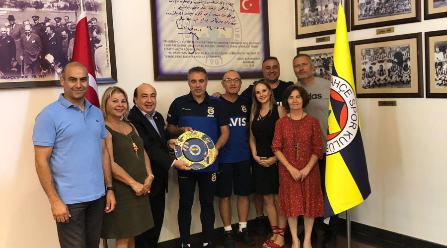 Fenerbahçe Üniversitesi yönetimi Teknik Direktör Ersun Yanal ve teknik heyeti ziyaret etti