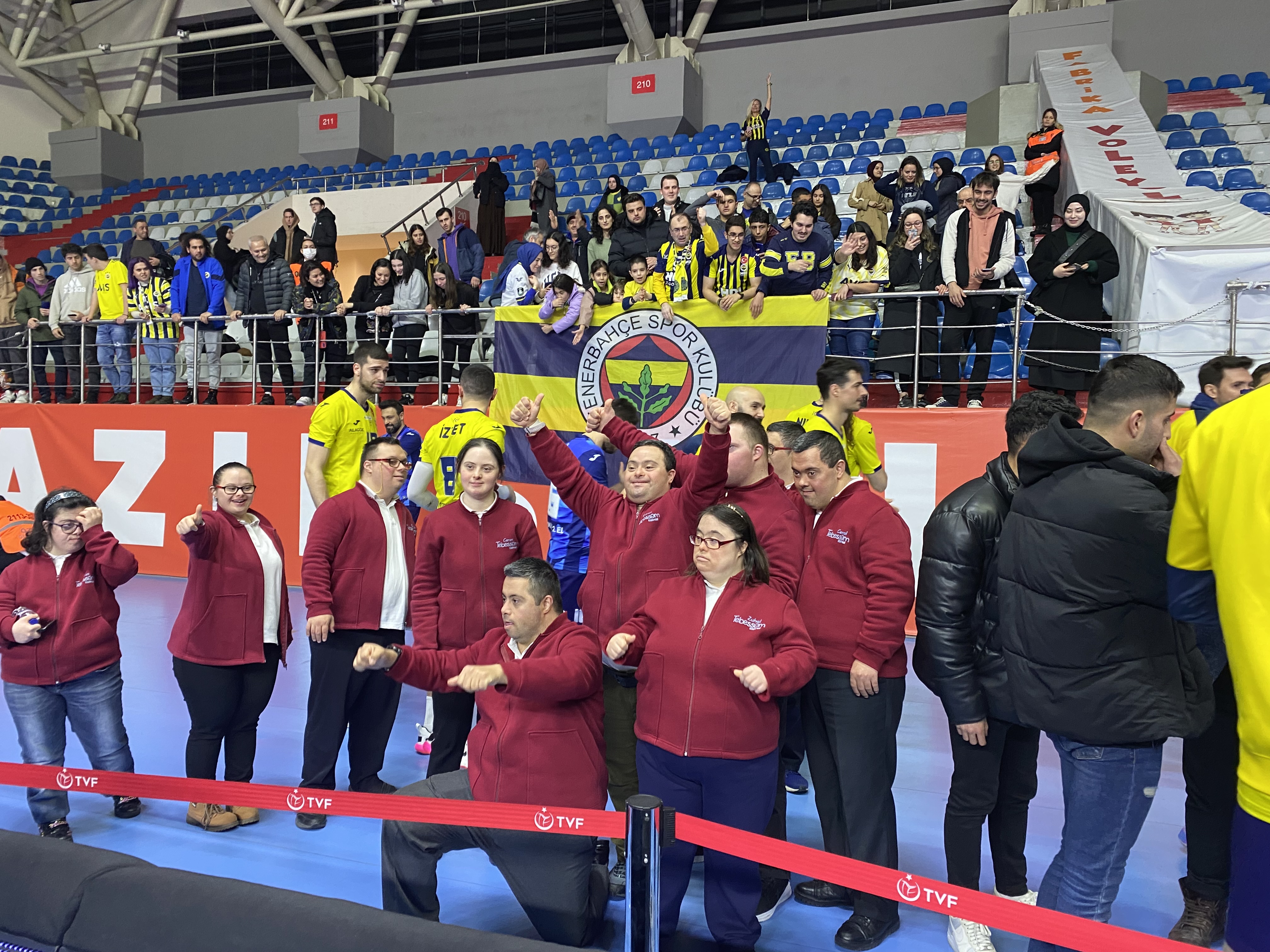 Öğrencilerimiz Kurumsal Sosyal Sorumluluk Projesi Dersi Kapsamında Down Sendromlu Bireylerle Bir Araya Geldi